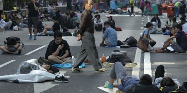 Người biểu tình Hồng Kông ở Mong Kok không chịu thương lượng đàm phán và yêu cầu ông Lương Chấn Anh phải từ chức. Ảnh minh họa