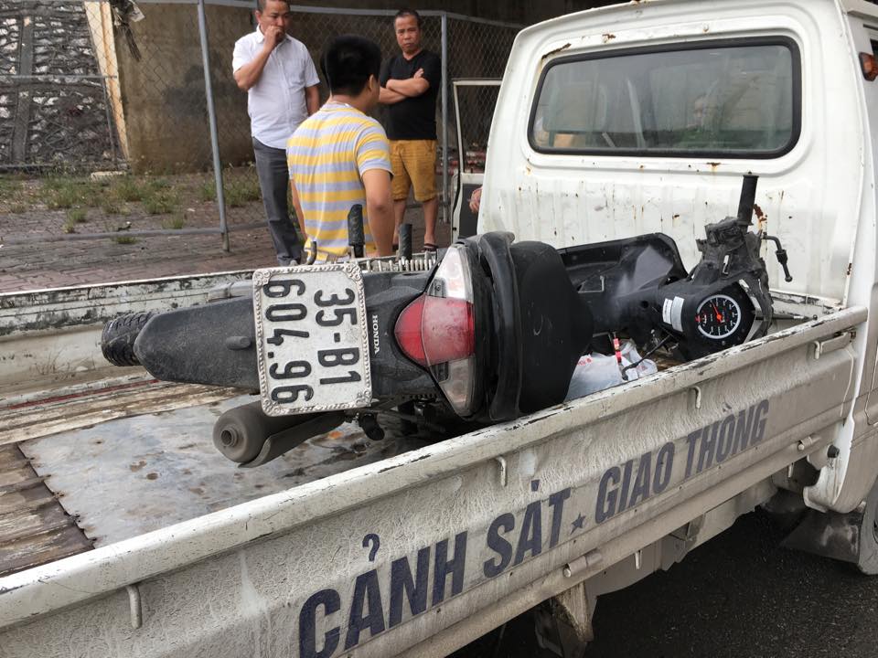 Chiếc xe m&aacute;y của nạn nh&acirc;n