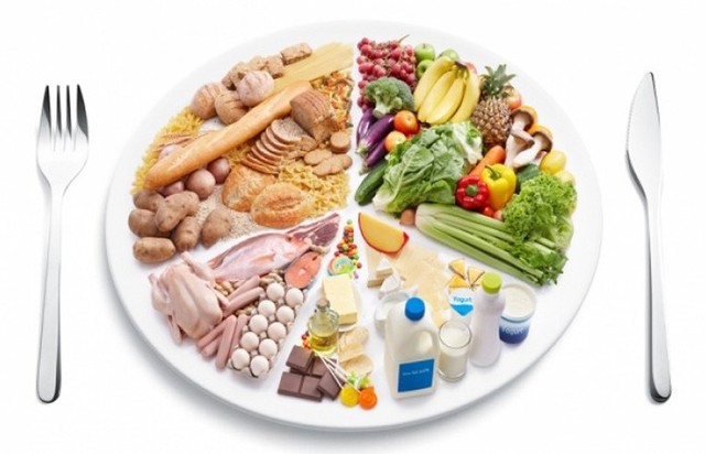 Người già ăn thức ăn đa dạng giúp cân bằng dưỡng chất, cho cơ thể khỏe mạnh