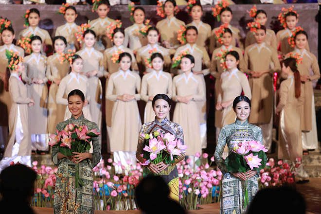 Thùy Dung, Nguyễn Cao Kỳ Duyên, Ngọc Hân được chọn làm vedette cho buổi trình diễn