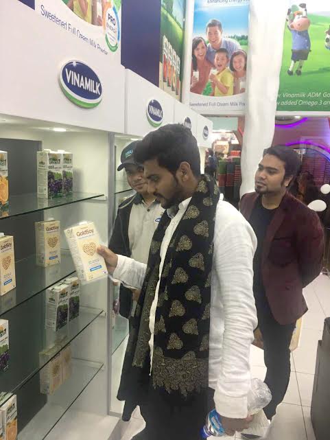 Tại hội chợ, Vinamilk tổ chức các hoạt động dùng thử, giới thiệu sản phẩm và bước đầu chiếm được cảm tình của người tiêu dùng Bangladesh.