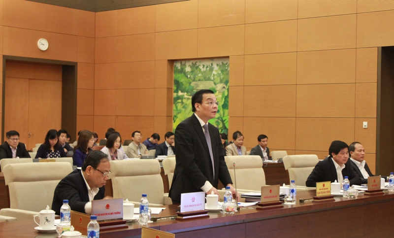 Bộ trưởng Bộ KH&CN Chu Ngọc Anh báo cáo tại Phiên họp