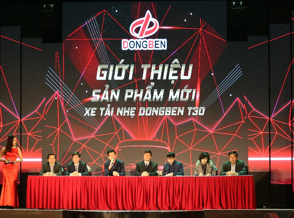  Ban lãnh đạo Công ty trả lời các câu hỏi của báo chí về dòng xe tải nhẹ Dongben T30