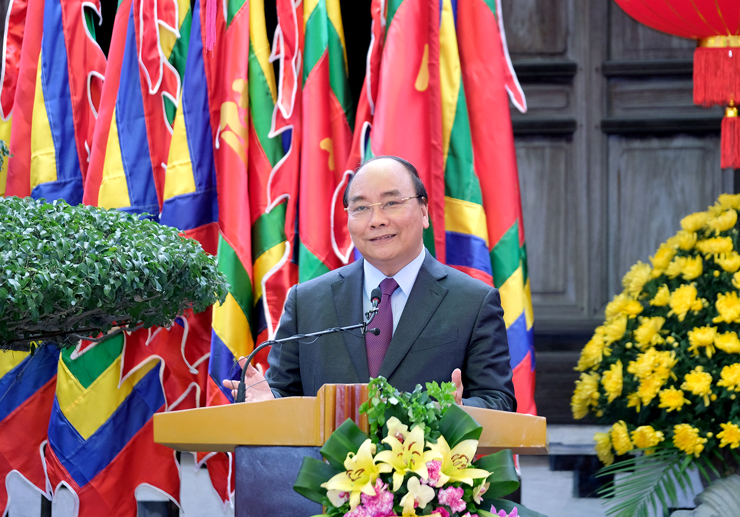 Thủ tướng đến thăm làng gốm Bát Tràng 