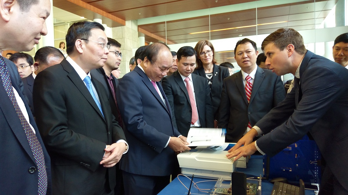 Thủ tướng Nguyễn Xuân Phúc cùng Đoàn đại biểu cấp cao Việt Nam dự trình diễn công nghệ với chủ đề “Công nghệ thông minh cho tương lai” tại Canada