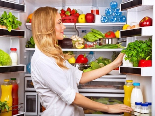 Khi cho quá nhiều thực phẩm vào tủ lạnh dễ khiến tủ lạnh bị quá tải và phát sinh vi khuẩn.