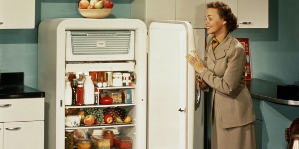 Tủ lạnh quá cũ hoạt động sẽ không hiệu quả mà còn tiêu tốn điện năng.