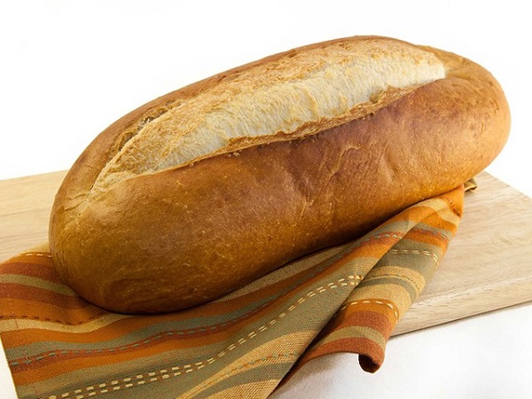 Bánh mì cho vào tủ lạnh sẽ bị cứng và khô. 