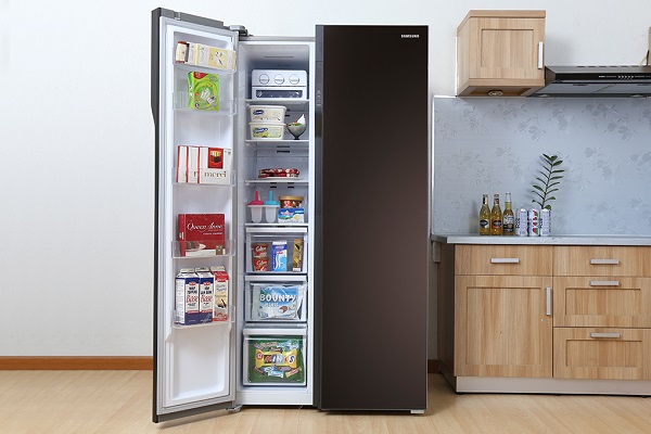  Tủ lạnh side by side thường thiết kế với nhiều ngăn, khay, hộp khác nhau.