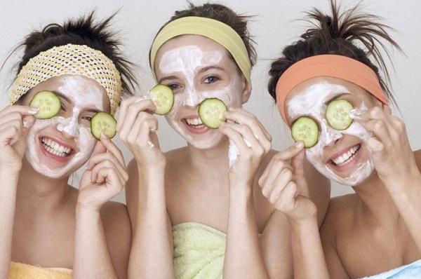  Đắp mặt nạ là một trong những biện pháp thiên nhiên tăng cường độ ẩm cho da.