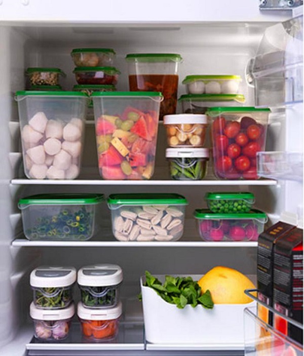 Cho quá nhiều thức ăn vào tủ lạnh làm cho không khí không được lưu thông khiến thức ăn nhanh hỏng.
