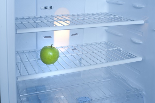 Mỗi tuần một quả táo, tủ lạnh sẽ luôn thơm mát. 