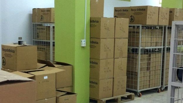 Công ty khởi nghiệp Recyclobekia thuê nhà kho ở khắp đất nước Ai Cập để thu mua rác điện tử từ các công ty đối tác. Ảnh: BBC. Ảnh: BBC