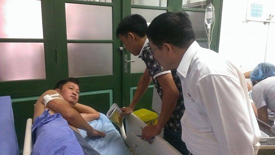 Nhà báo Nguyễn Ngọc Quang tại bệnh viện