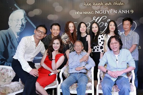 Các ca sĩ Hà Nội hát trong liveshow của nhạc sĩ Nguyễn Ánh 9 đều có mặt để ủng hộ ông trong buổi họp báo chiều 5/5