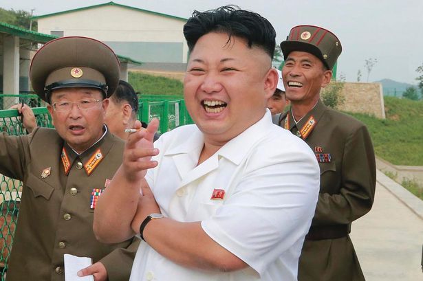 Ông Hwang Pyong-so (giữa) được cho là bạn tâm tình với Chủ tịch Triều Tiên Kim Jong Un