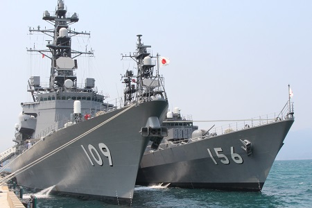 Hai tàu huấn luyện lực lượng tự vệ biển Nhật Bản thăm Cam Ranh