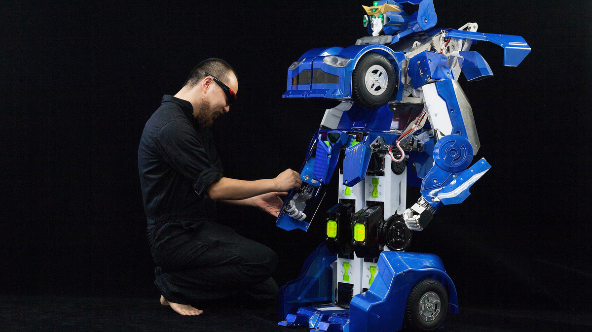 Nhật Bản ra mắt robot biến hình giống Transformers