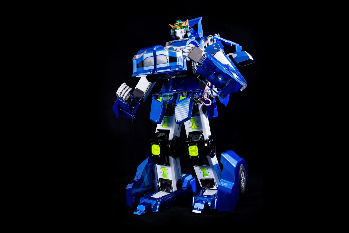Nhật Bản ra mắt robot biến hình giống Transformers