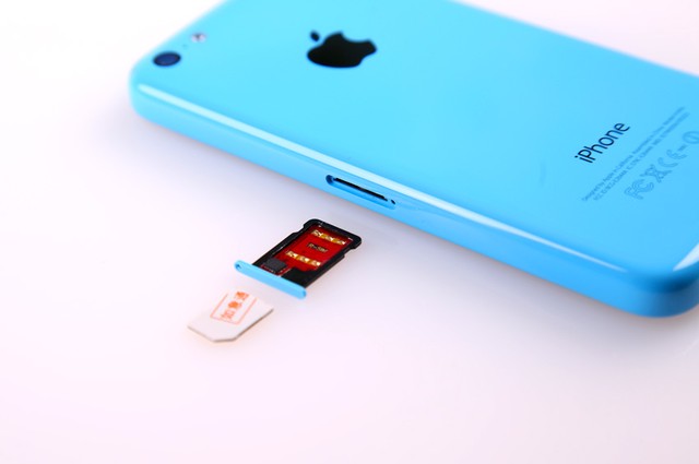iPhone 5C khóa mạng phải sử dụng SIM ghép mới có thể nghe gọi bình thường 