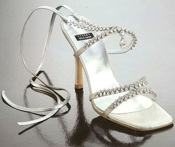 Đôi giày gót nhọn “Platinum Guild” mang phong cách sang trọng và quý phái