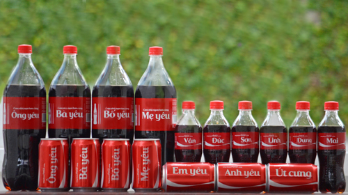 In tên lên lon Coca Cola là một trong nhiều chiến dịch quảng cáo gây tranh cãi của hãng