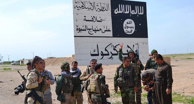 Quân đội người Kurd ăn mừng chiến thắng trước khủng bố IS