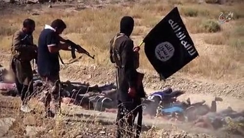 Phiến quân khủng bố IS xả súng và chôn tập thể các thi thể 