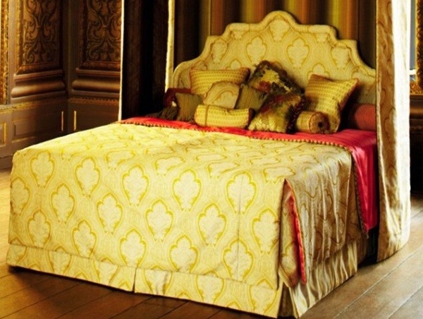 Chiếc giường hoàng gia được đặt làm trong 3 tháng với hạn bảo hành 25 năm của đại gia Lê Ân