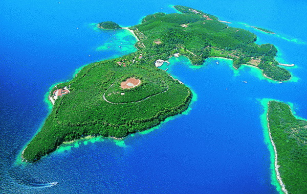 Trên đảo Skorpios có những dinh thự sang trọng bậc nhất thế giới