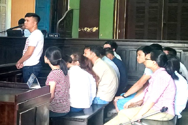 Băng chiếm đoạt hơn 61 tỉ đồng từ thẻ t&iacute;n dụng quốc tế l&atilde;nh &aacute;n