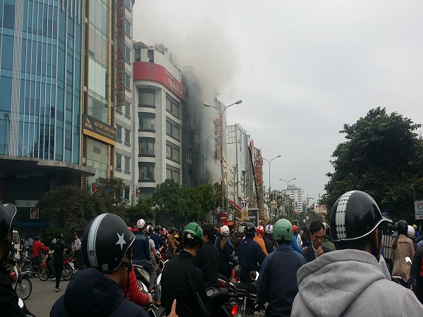 Cận cảnh hiện trường vụ cháy lớn ở Trần Thái Tông