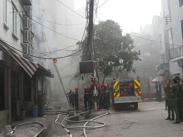 Cận cảnh hiện trường vụ cháy lớn ở Trần Thái Tông