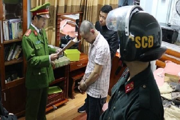 Đột kích 2 ổ chuyên buôn bán ma túy có 'hàng nóng' ở Hà Tĩnh