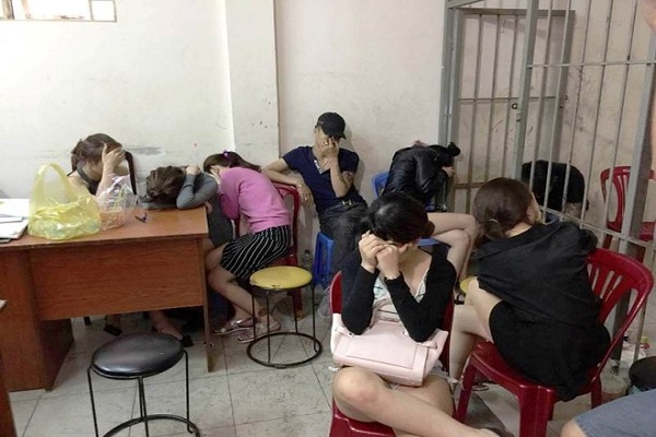 Hàng chục nam nữ phê ma túy trong nhà hàng ở TP HCM
