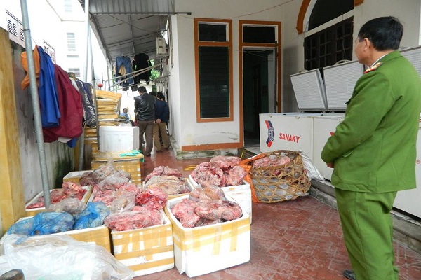 Hà Tĩnh: Phát hiện hơn 1,2 tấn thực phẩm đông lạnh không rõ nguồn gốc 