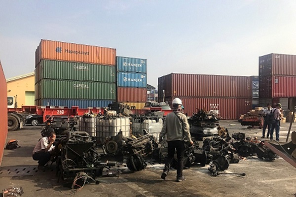 Hàng trăm động cơ ô tô cấm nhập khẩu bị phát hiện ở cảng Cát Lái