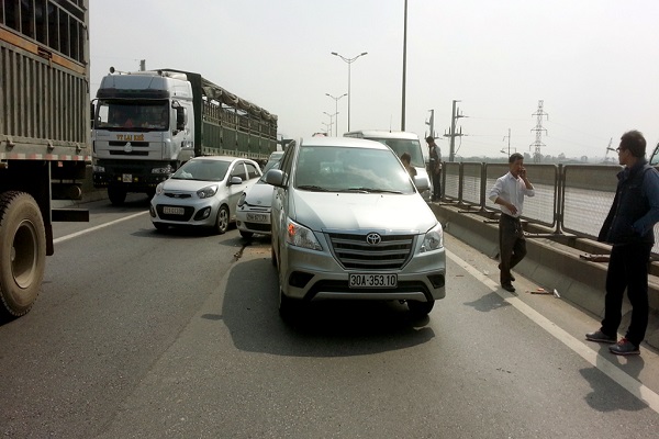 Điều khiển ô tô không giữ khoảng cách an toàn gây tai nạn giao thông phạt thế nào?