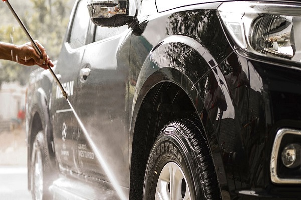 Những sai lầm khi rửa xe ô tô khiến xe 'chết' nhanh hơn