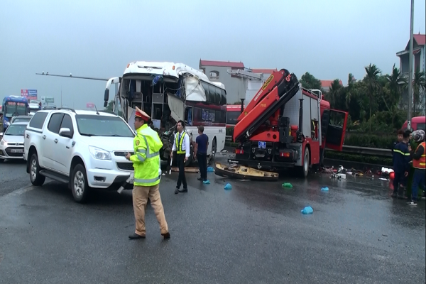 Vụ tai nạn trên cao tốc Pháp Vân: không thể vội vàng kết luận lỗi