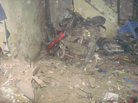 Khung cảnh tan hoang bên trong căn nhà nơi xảy ra vụ nổ lớn ở Hà Nội