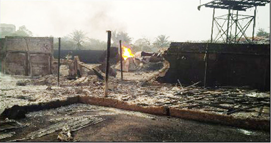Một góc hiện trường vụ tai nạn nổ nhà máy gas kinh hoàng ở Nigeria đêm Giáng sinh 24/12