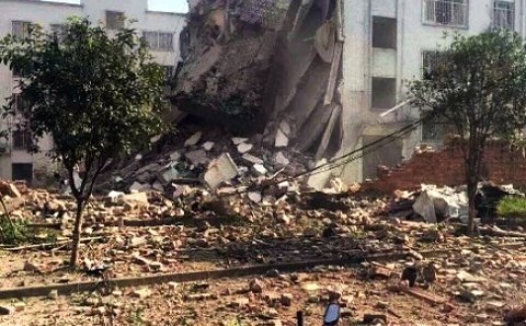 Hiện trường vụ nổ bom hàng loạt tại thành phố Liễu Thành ngày 1/10. Ảnh South China Morning Post