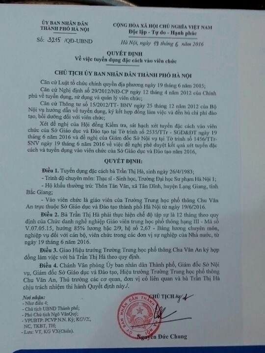 Tờ quyết định về việc tuyển dụng đặc cách vào viên chức đối với chị Trần Thị Hà, vợ của Đại tá Trần Quang Khải