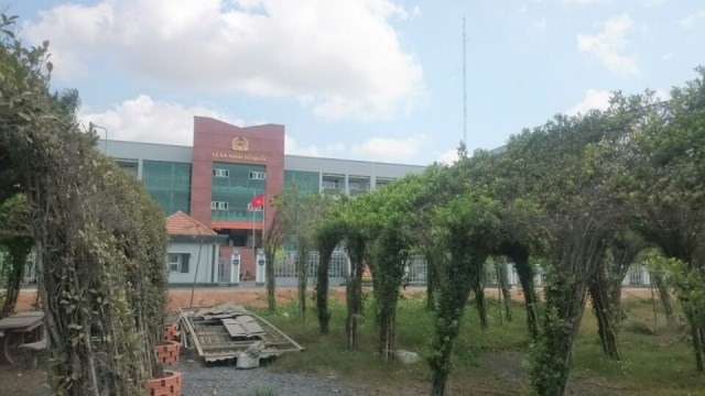 Từ quán Xin Chào liếc qua trụ sở Công an huyện Bình Chánh