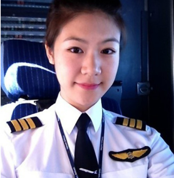 Nữ phi công Huỳnh Lý Đông Phương sinh ngày 28/09/1987 tại Brussels (Bỉ)