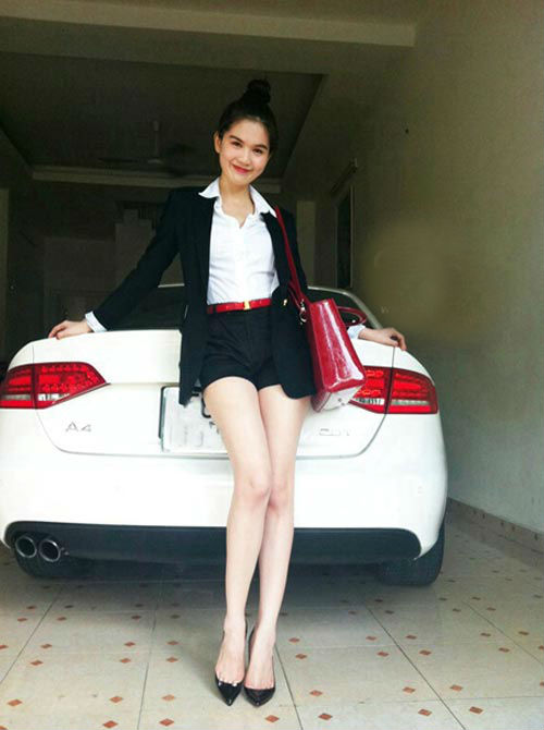 Ngọc Trinh là nữ đại gia nổi tiếng với sở thích thay xe như thay áo