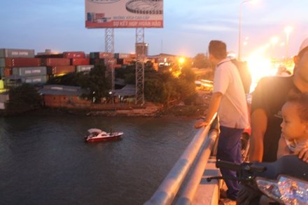 Nữ sinh bất ngờ lao mình xuống sông Đồng Nai sau cú điện thoại ‘định mệnh’