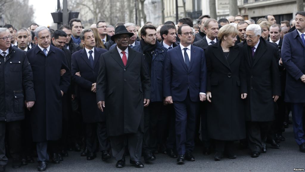 Cuộc diễu hành diễn ra tại Paris Pháp nhằm thể hiện sự ủng hộ với toàn nước Pháp
