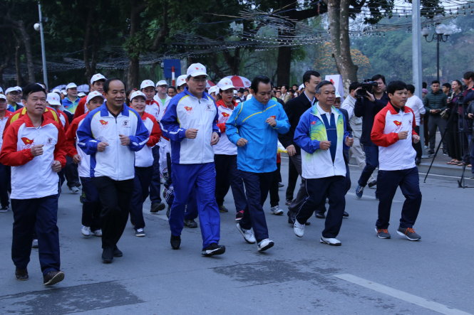 Ông Nguyễn Thiện Nhân tham gia Ngày chạy Olympic, hưởng ứng tinh thần thể thao theo gương Bác Hồ vĩ đại